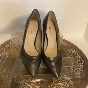 New, Nine West Jetplan Leather Pewter/Black Pumps, 5.5M